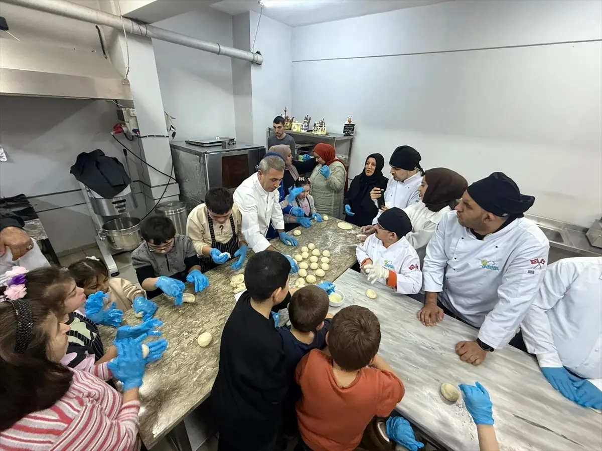 Bursa\'da engelliler pizza yaptı