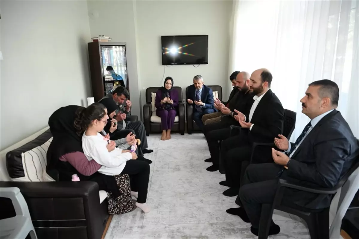 Vali Sezer, Merhum Haseki\'nin Ailesine Taziye Ziyareti