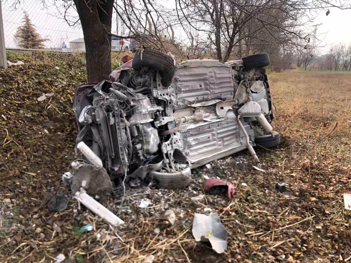 Elazığ\'da Kaza: Otomobil Şarampole Uçtu