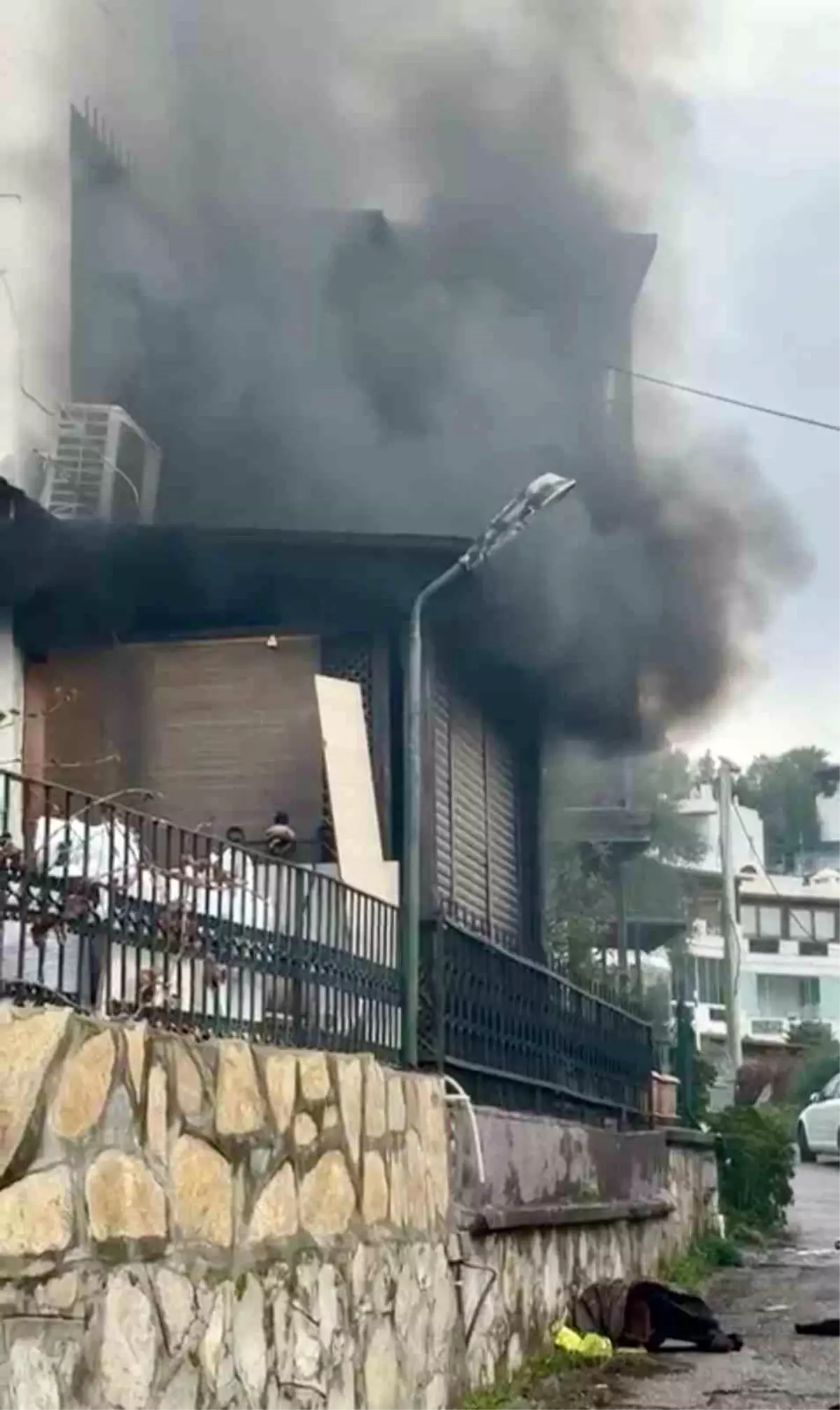 Bodrum\'da Yangın: Kadın Evi Ateşe Verdi