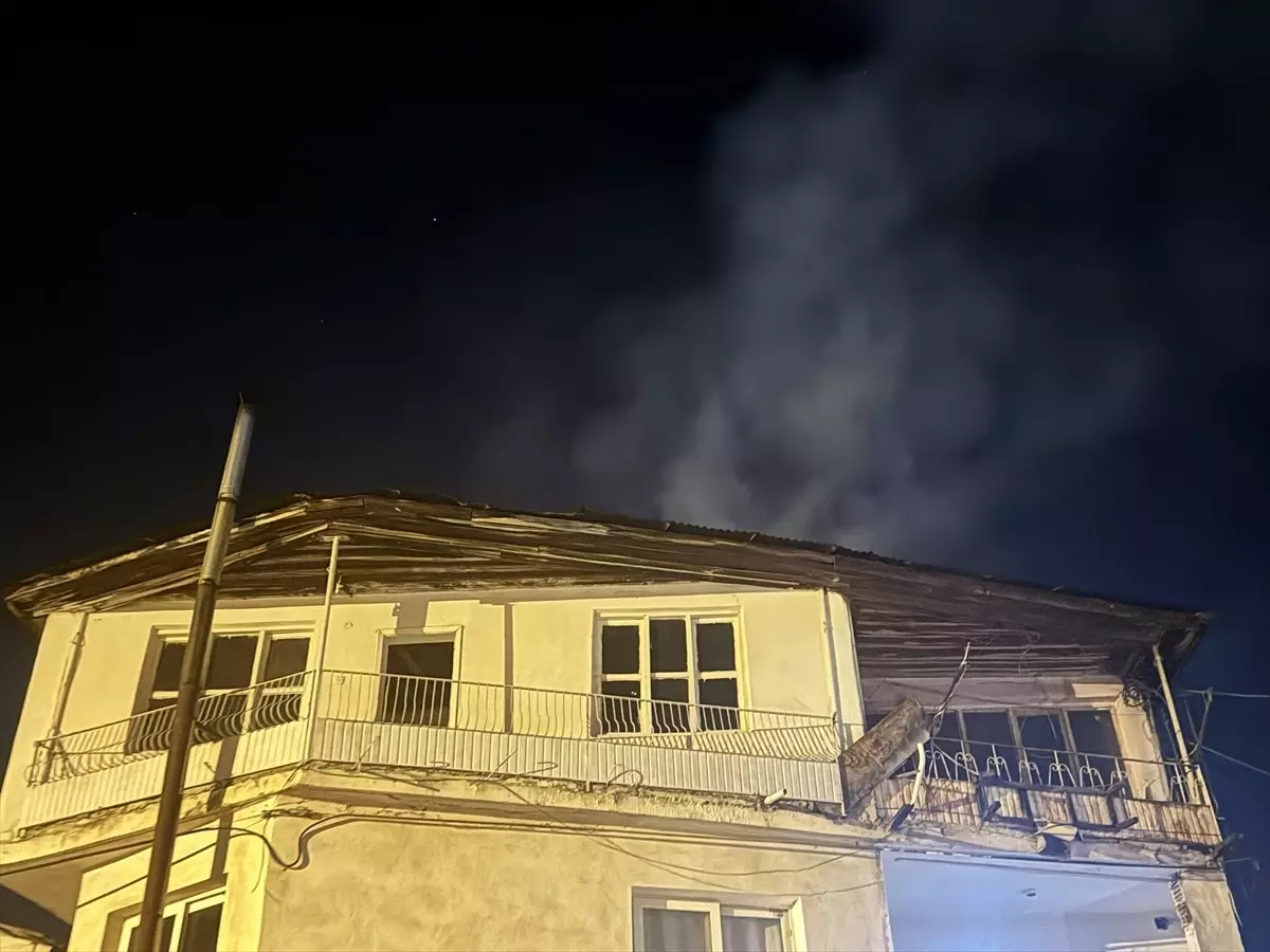 Feke\'de Ev Bacasında Yangın