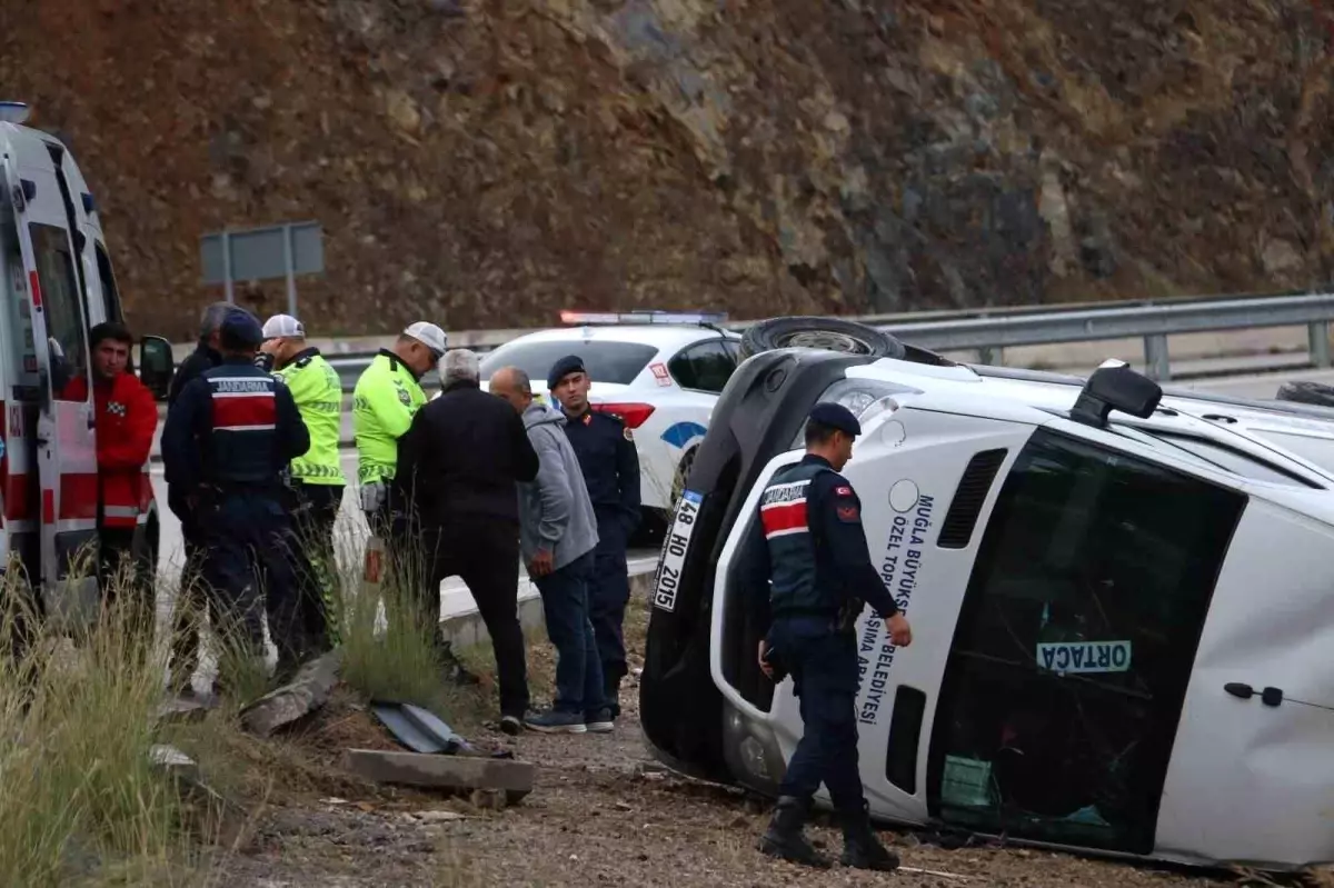 Fethiye\'de Minibüs Devrildi: 7 Yaralı