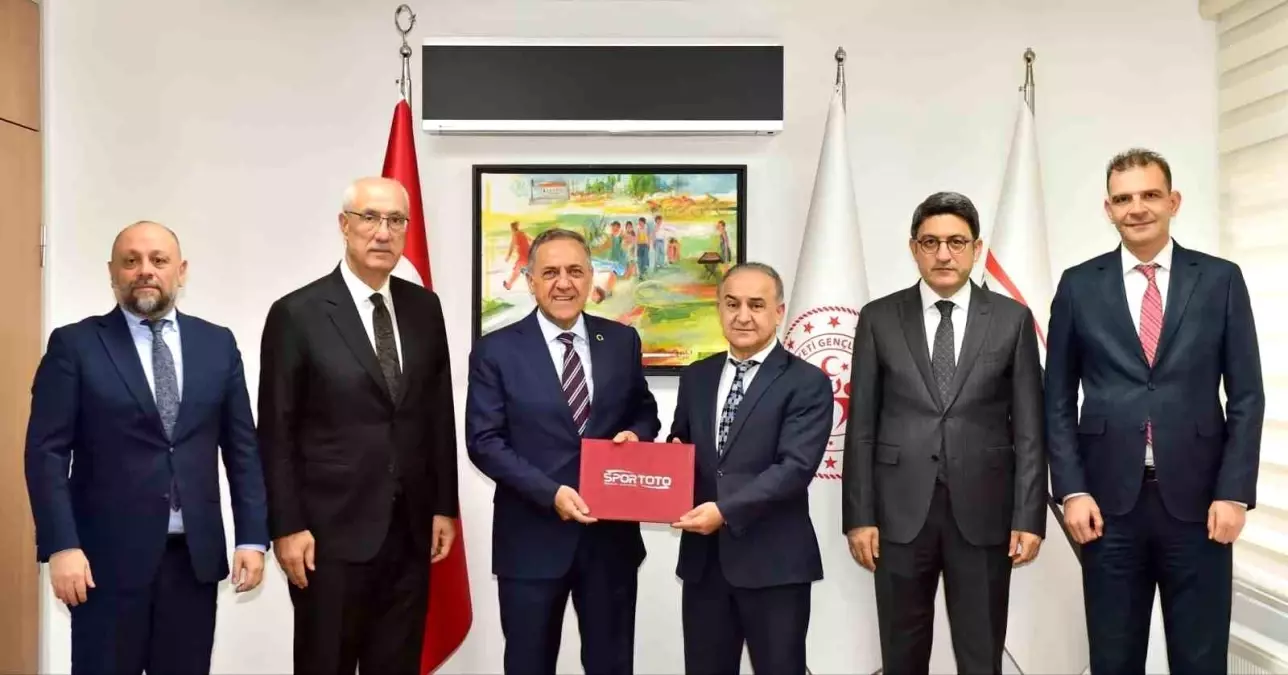 Genç\'e Yeni Kapalı Spor Salonu Protokolü İmzalandı