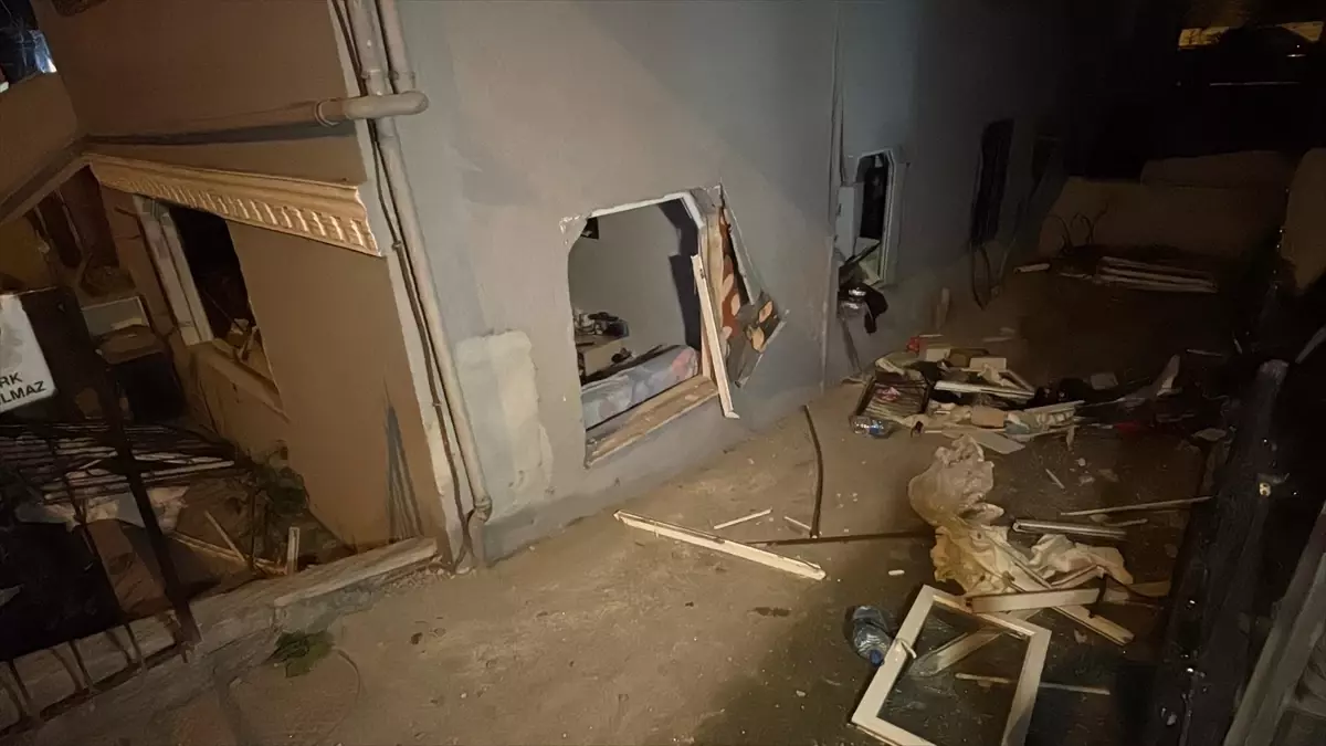 Güngören\'de Bodrum Patlaması: 2 Yaralı