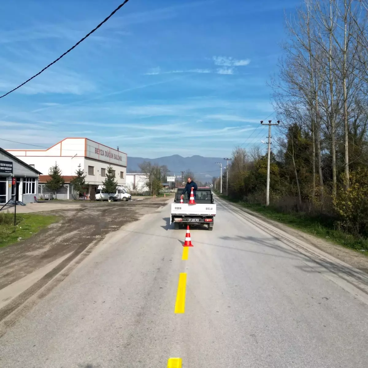 Güvenli ulaşım için Çilimli\'de yol çizgileri yenileniyor