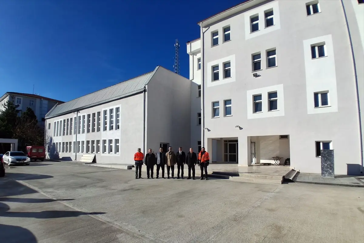 Havza Kaymakamı Ayvat deprem güçlendirmesi yapılan eğitim kurumlarını inceledi