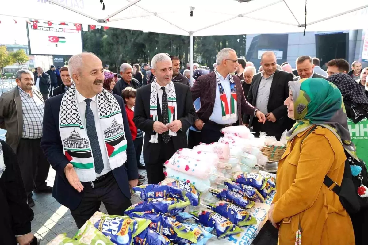 Kadınların el emeği ürünleri Filistinliler için satışa sunuldu