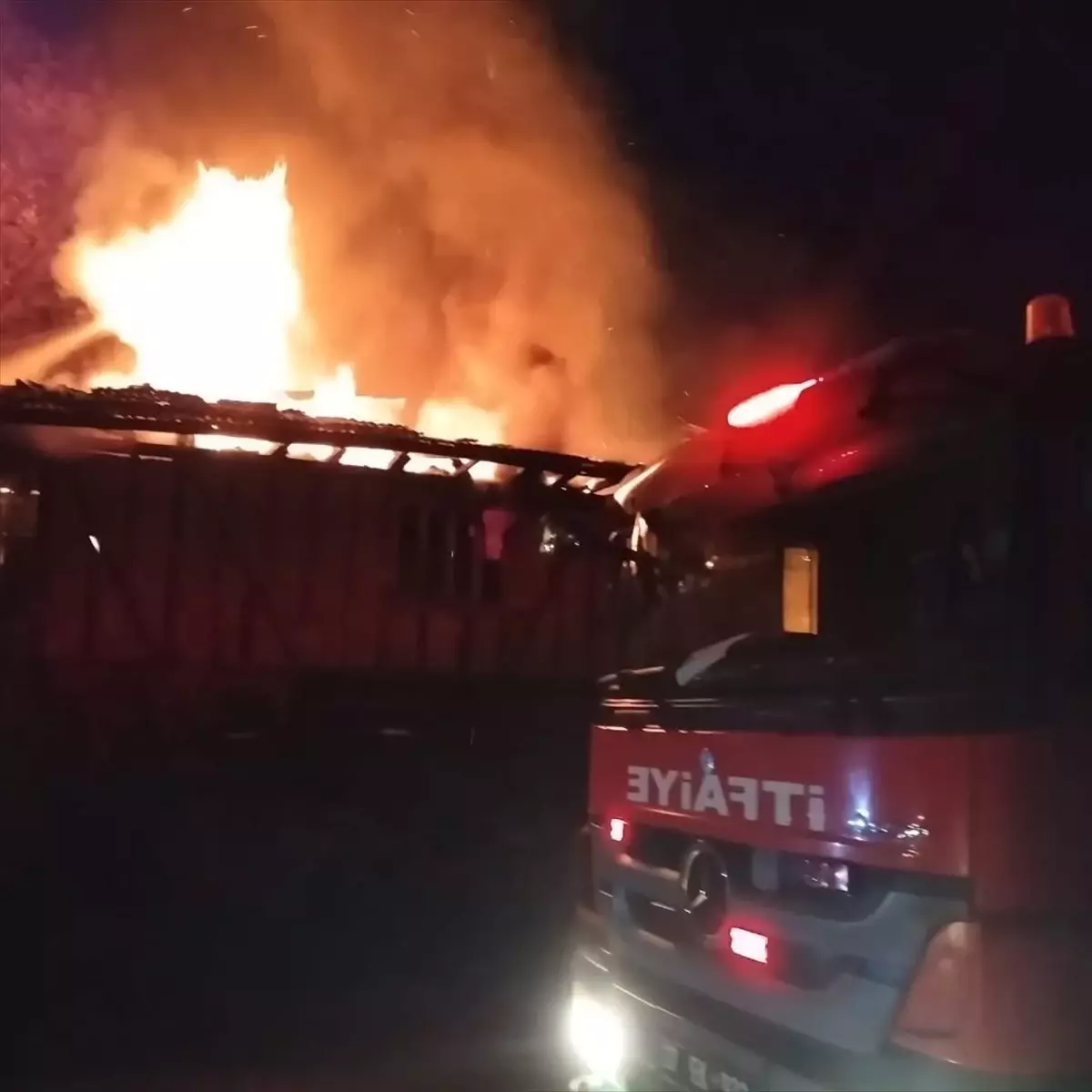 Kastamonu\'da Ahşap Ev Yandı