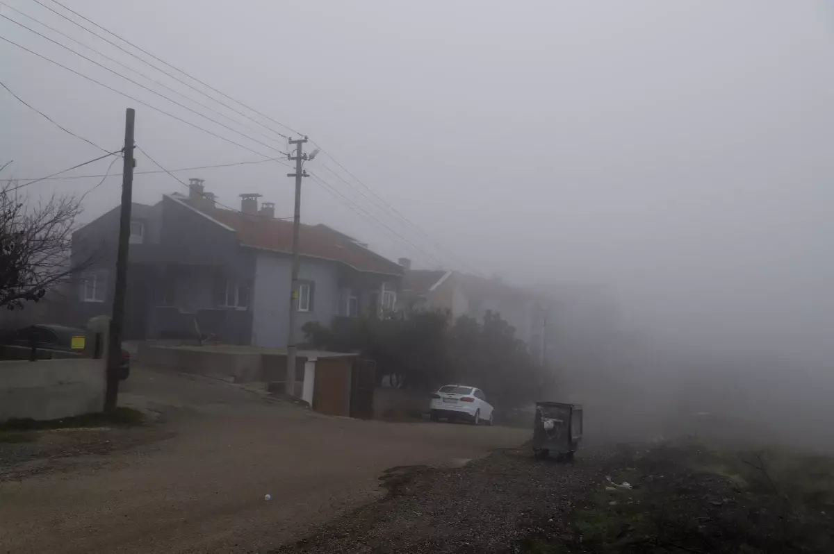 Keşan\'da Yoğun Sis: Görüş Mesafesi 20 Metreye Düştü