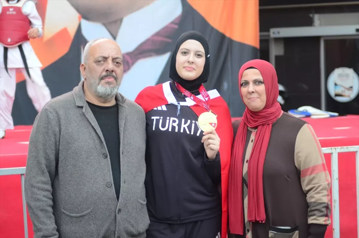 Elifnaz Köseoğlu\'na Nazilli\'de Kutlama