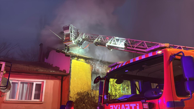 Müstakil evde çıkan yangında anne öldü, kızı yaralandı