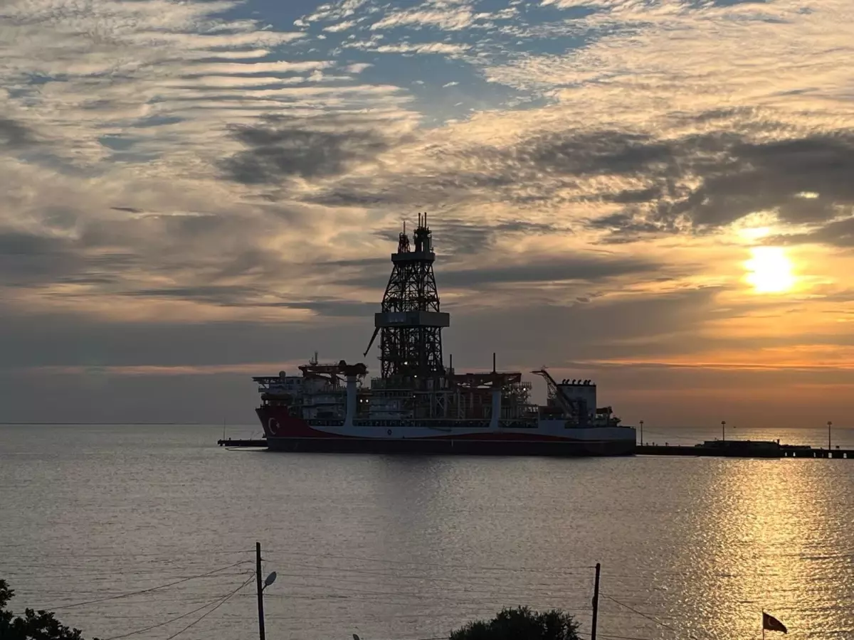 Türkiye\'nin 6. Sondaj Gemisi Mersin\'de