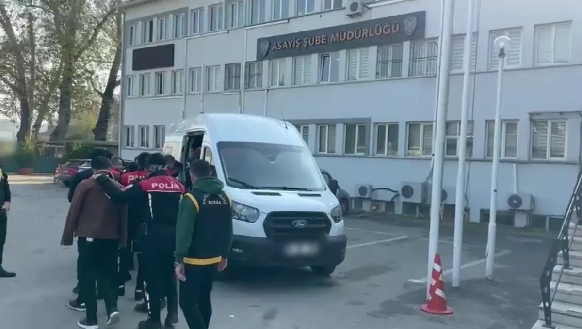 Bursa\'da Restoran Kavgası: 6 Yaralı, 3 Tutuklama