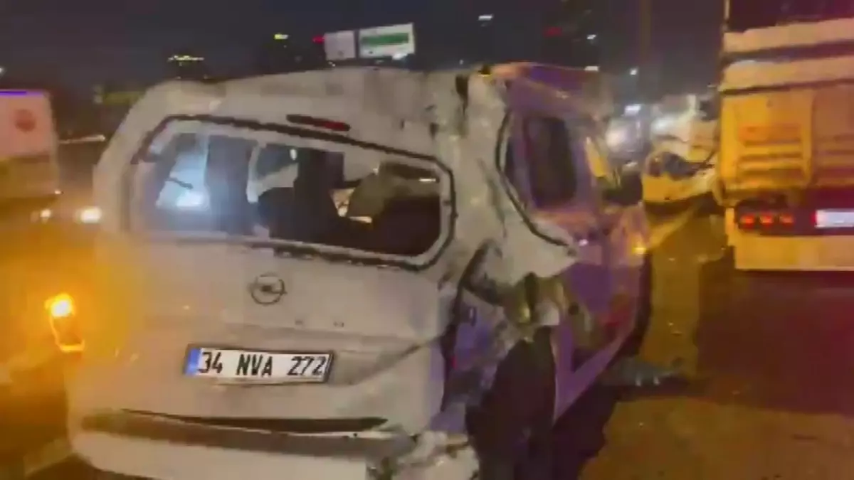 TEM Otoyolu\'nda zincirleme kaza! 3 şerit trafiğe kapatıldı