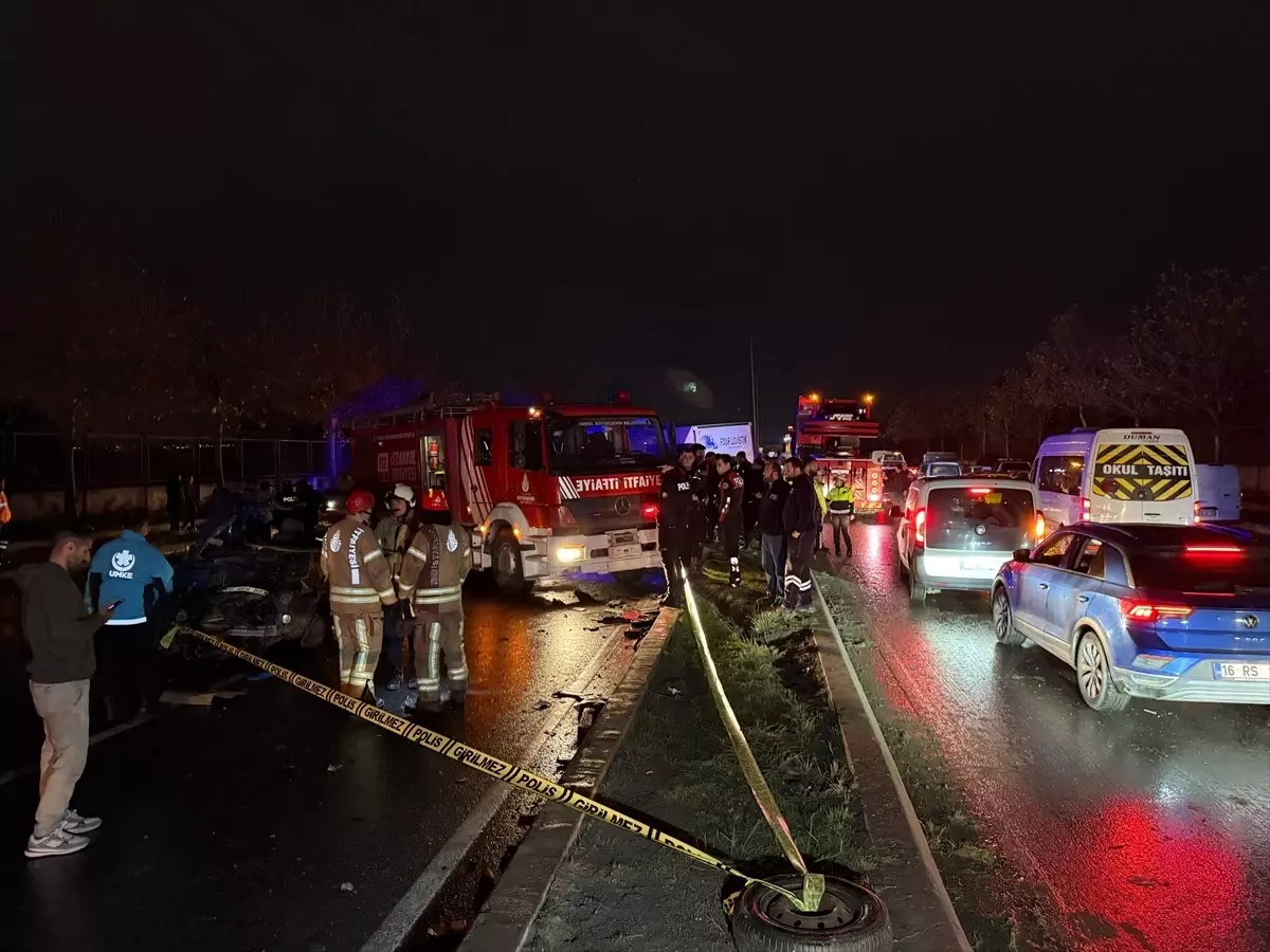 Başakşehir\'de Zincirleme Kaza: 2 Ölü, 5 Yaralı