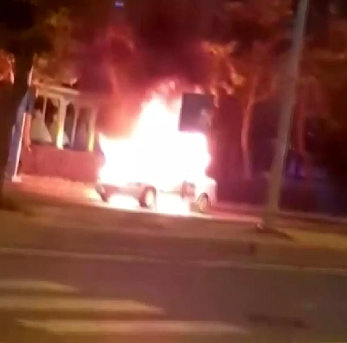 Diyarbakır\'da Otomobil Alev Aldı