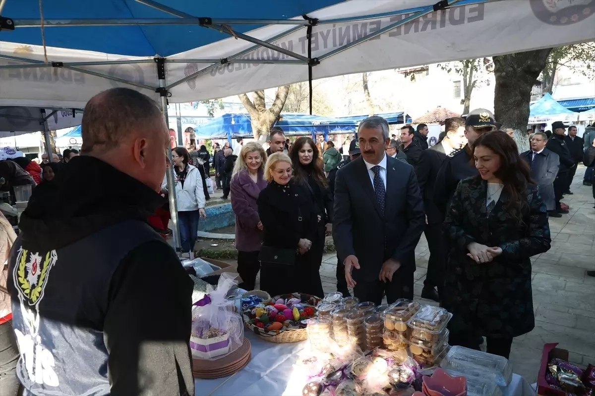 Edirne\'de Polis Eşleri Derneğince kermes düzenlendi