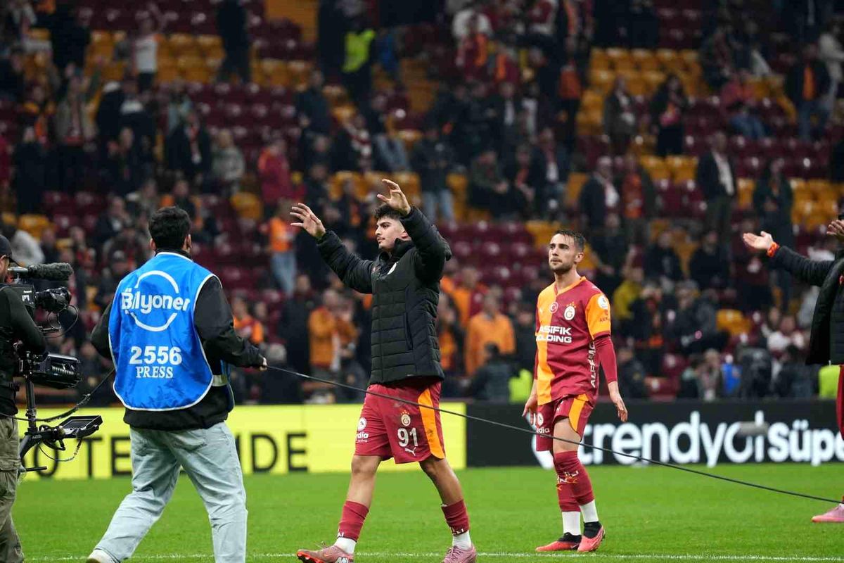 Arda Ünyay\'dan Taraftarlara Üçlü
