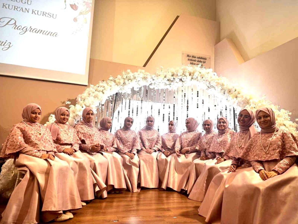 12 Kız Hafızdan İcazet Töreni