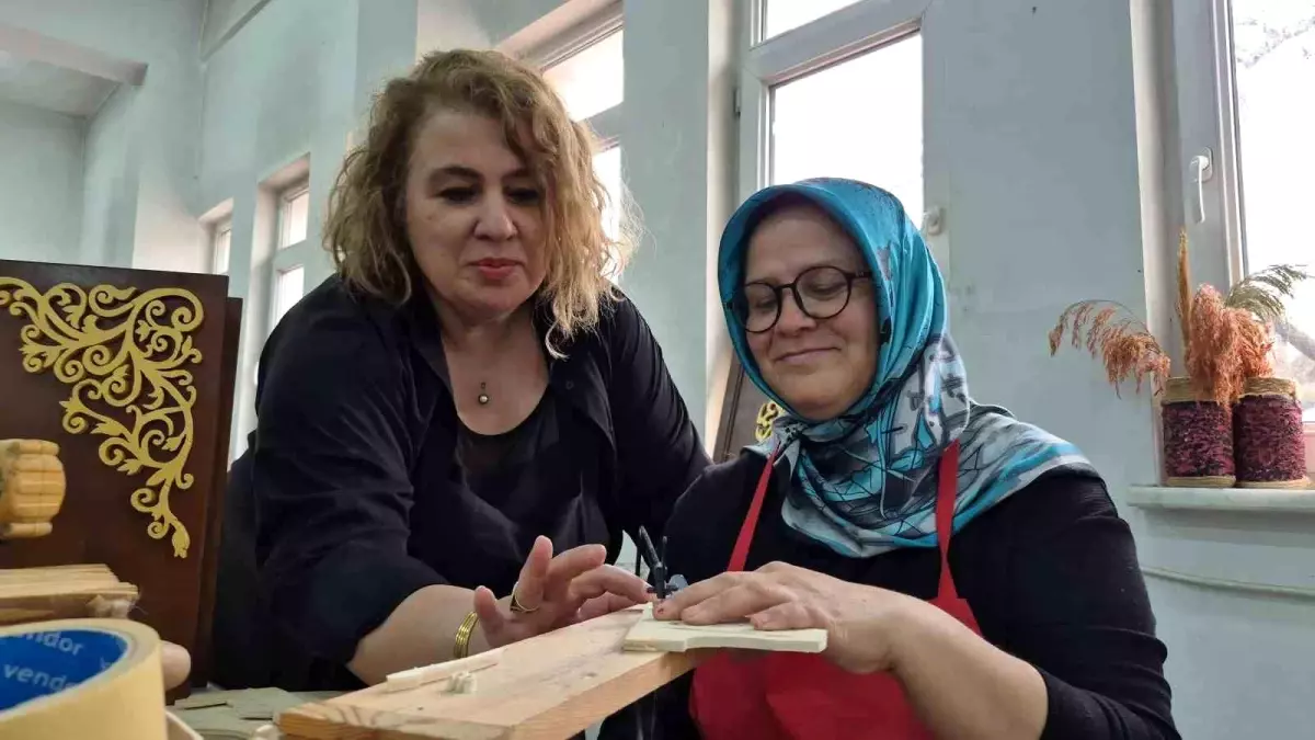 Düzce\'de Kadınlar Ahşap Ustalığı Öğreniyor