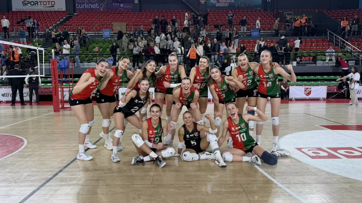 Karşıyaka Voleybol Takımı Maç İçin Hazır