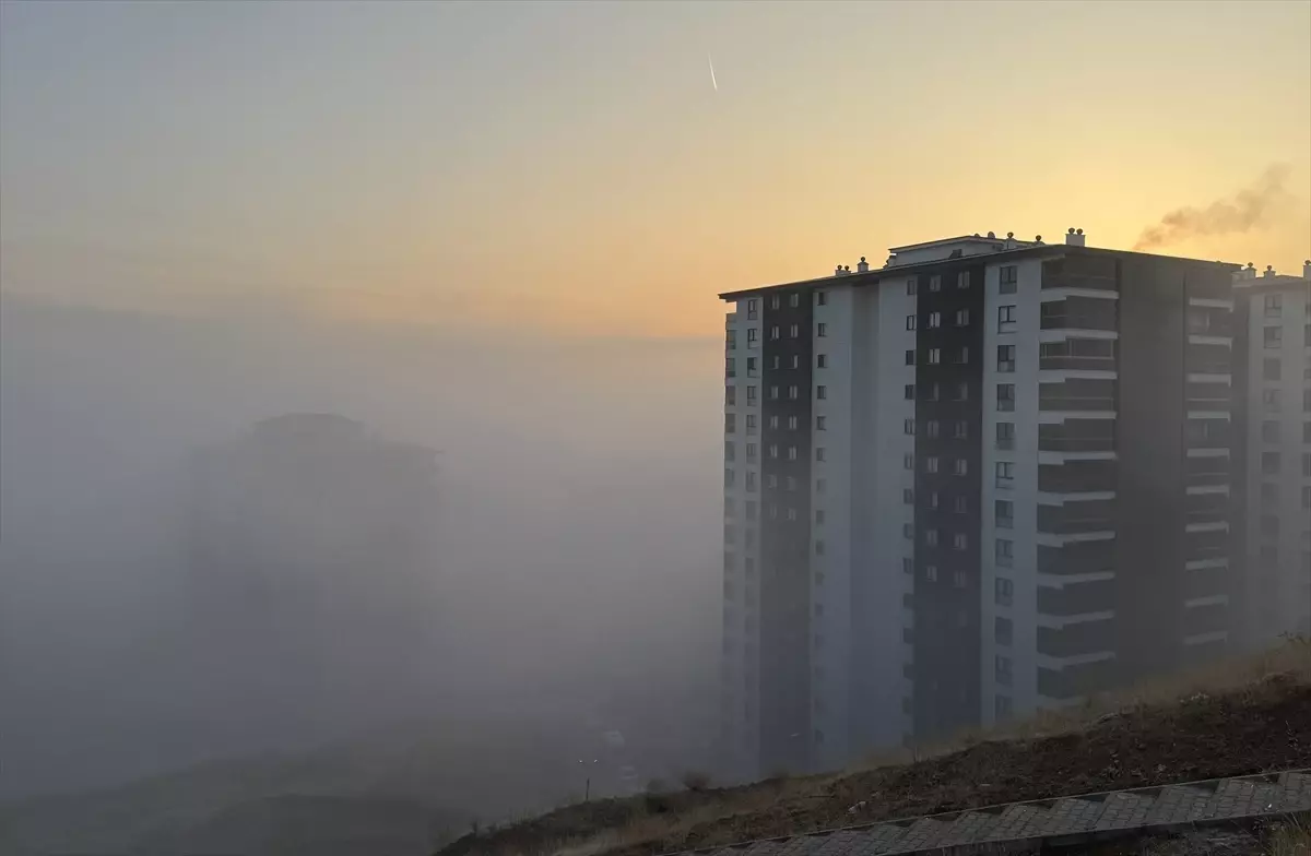 Kırıkkale\'de Etkili Sis Ulaşımı Olumsuz Etkiliyor