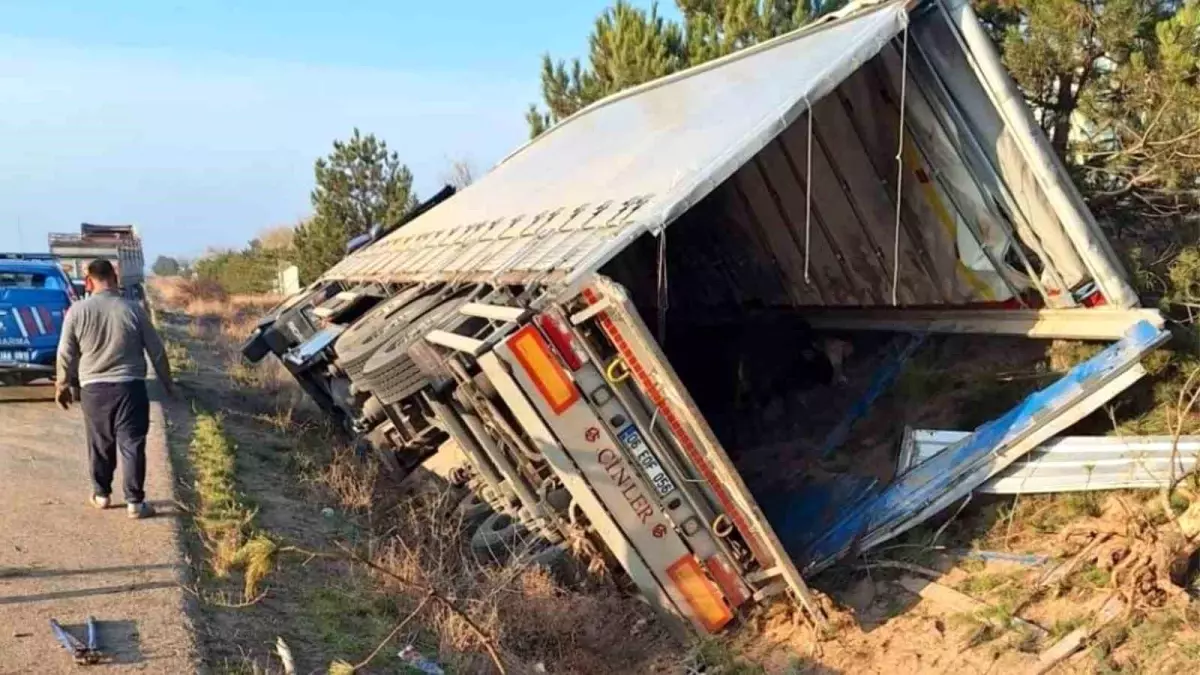 Kırıkkale\'de Tır Kazası: 5 Hayvan Telef Oldu