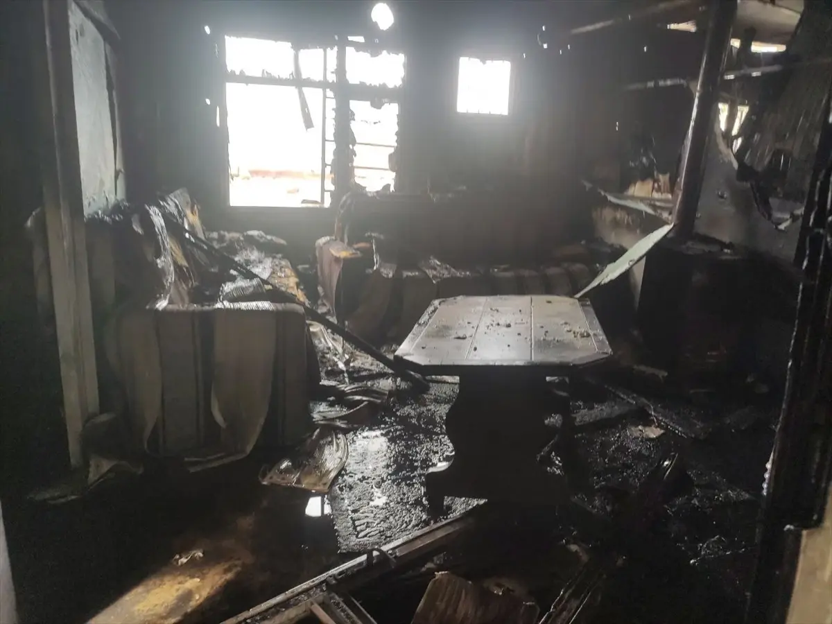 Dilovası\'nda Yangın: 70 Yaşındaki Engelli Adam Hayatını Kaybetti