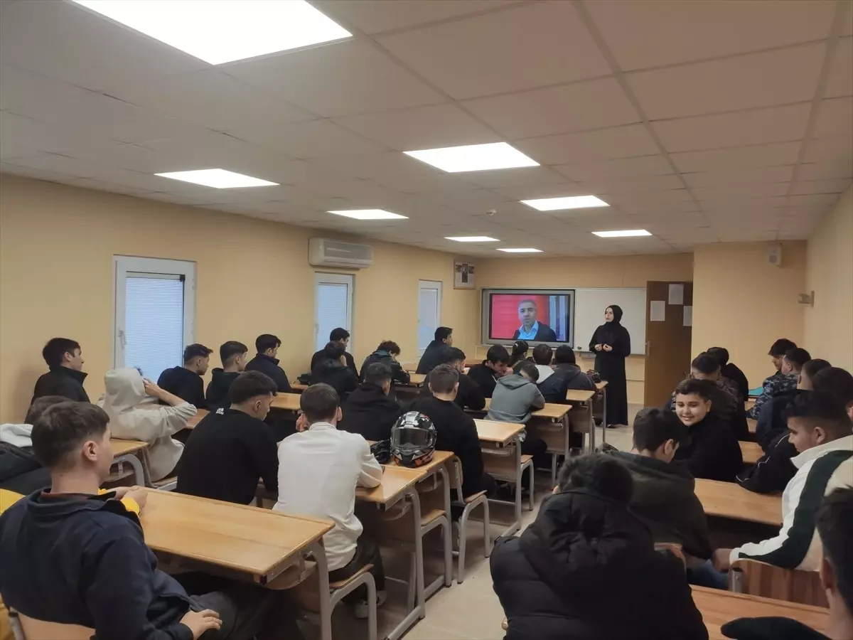 Dilovası\'nda Gençler Eğitime Kazandırılıyor