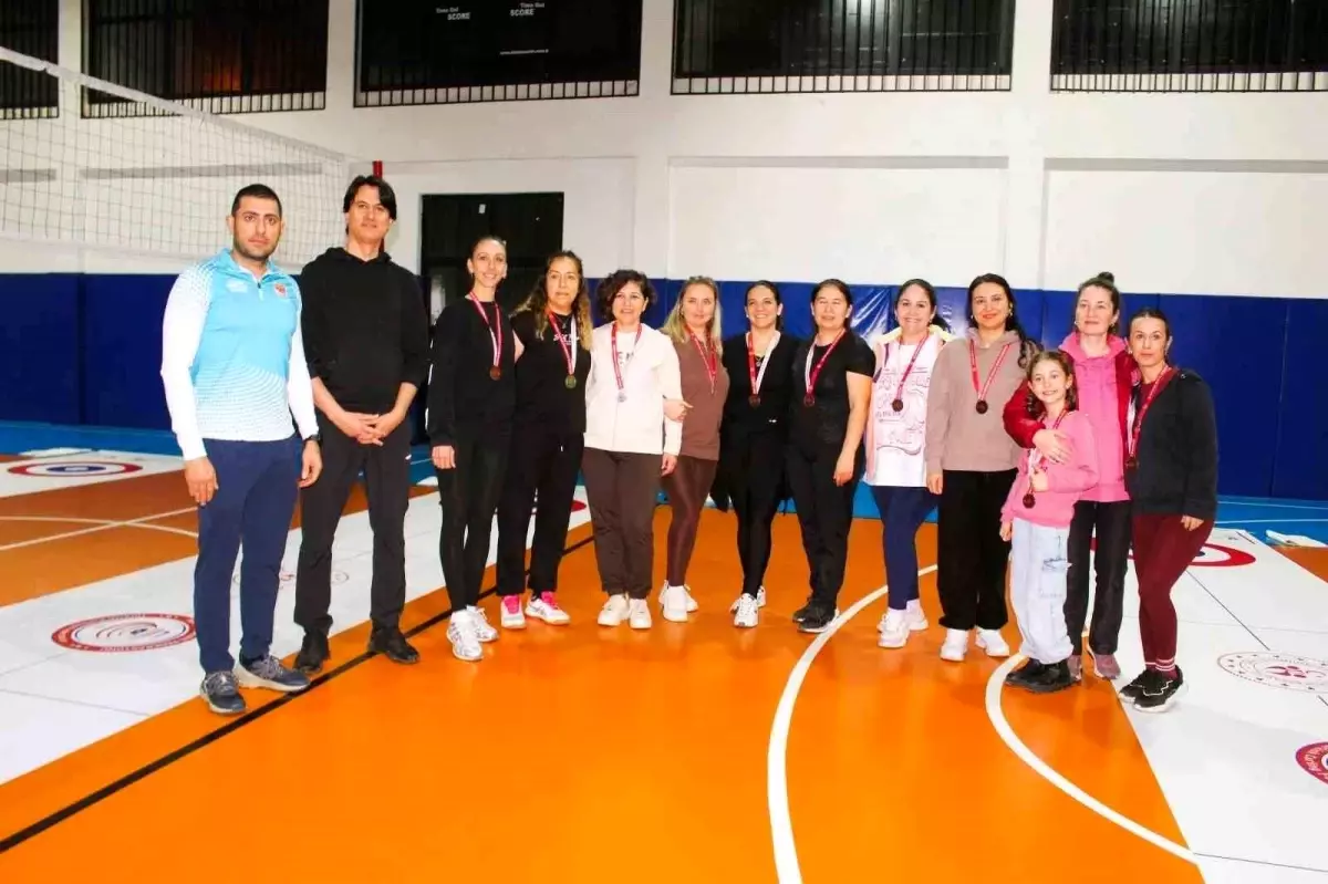 Köyceğiz\'de Öğretmenler Arası Floor Curling Turnuvası