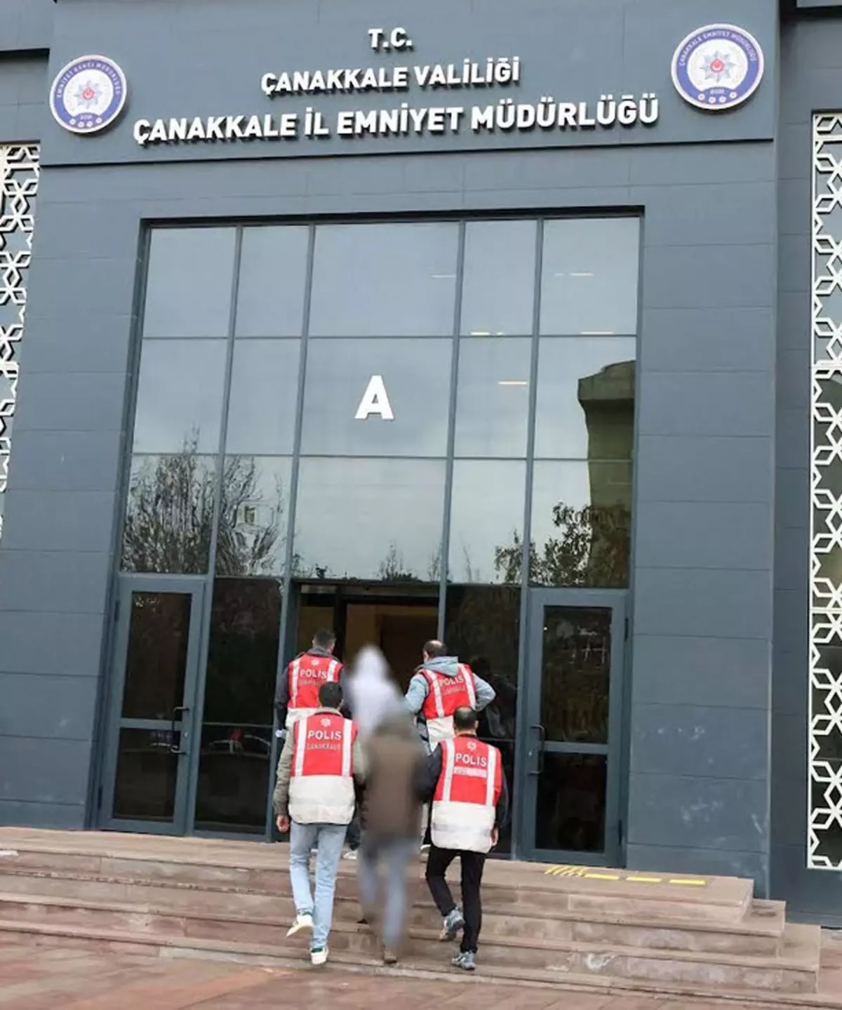 Çanakkale\'de Hırsızlık Girişimi: İki Tutuklama