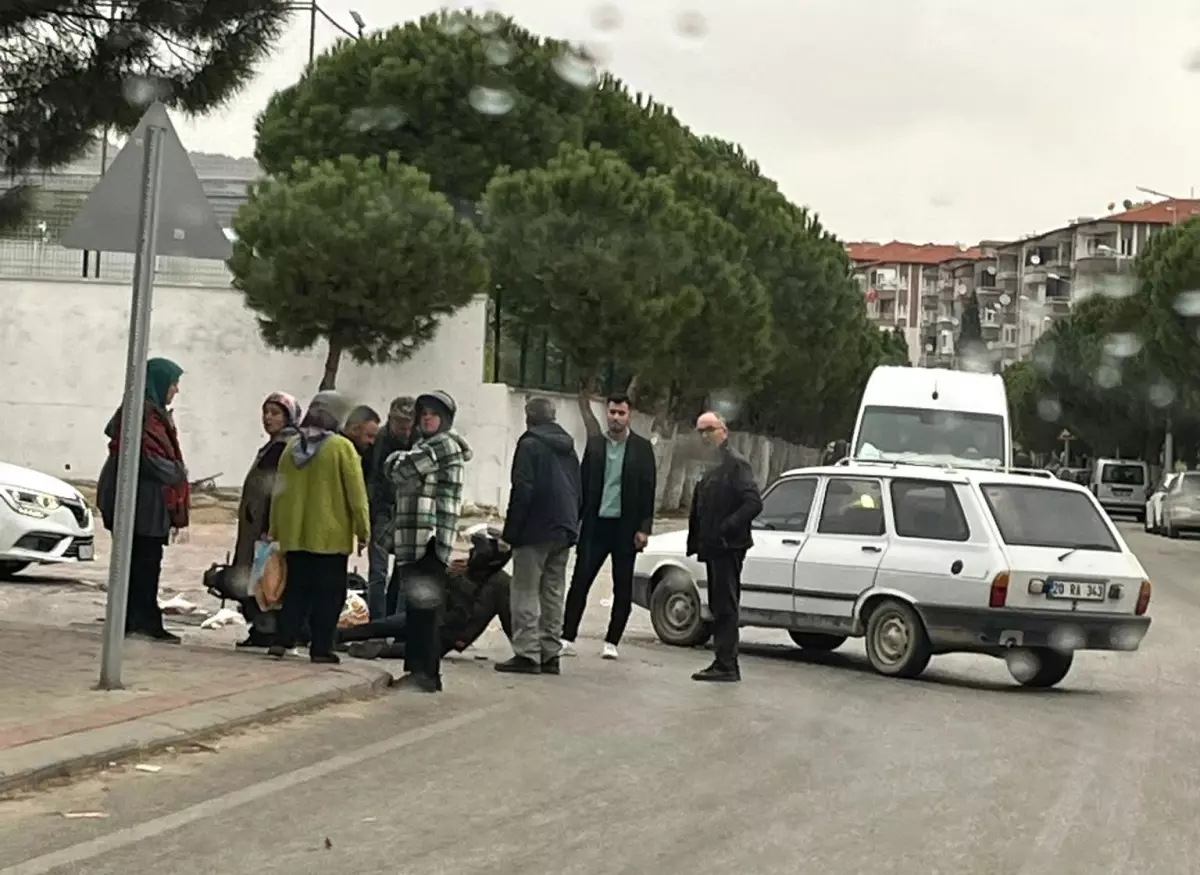 Denizli\'de Motosiklet ve Otomobil Çarpıştı