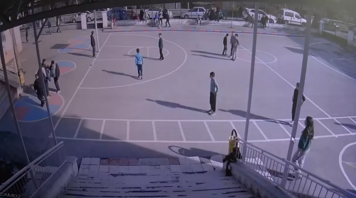 Öğrenci Heimlich Manevrasıyla Kurtarıldı