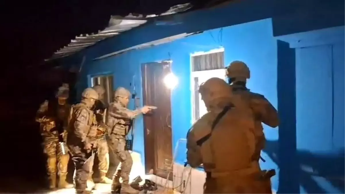 Sakarya\'da Uyuşturucu Operasyonu: 13 Gözaltı