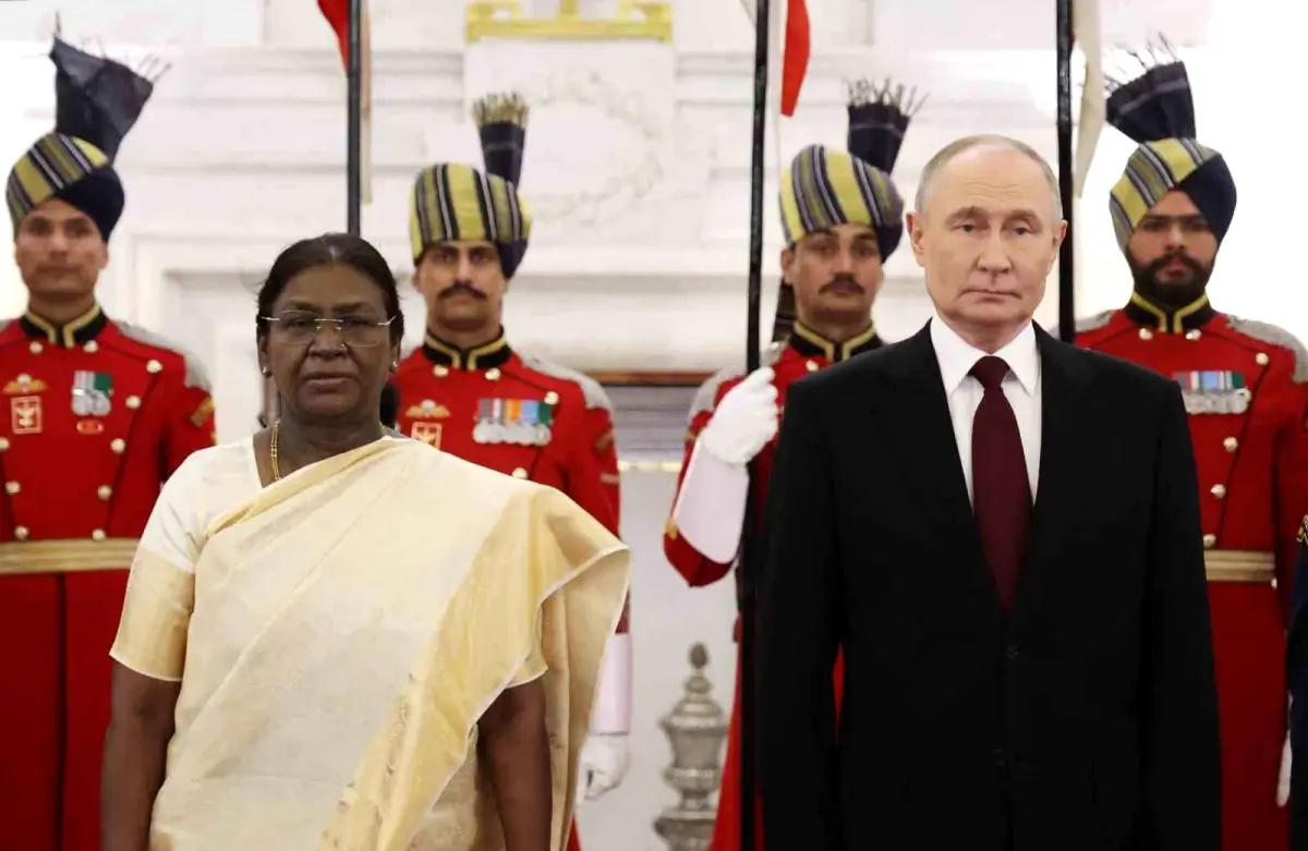 Putin Hindistan\'da: \'Birlikte Yol Alıyoruz, Birlikte Büyüyoruz\'