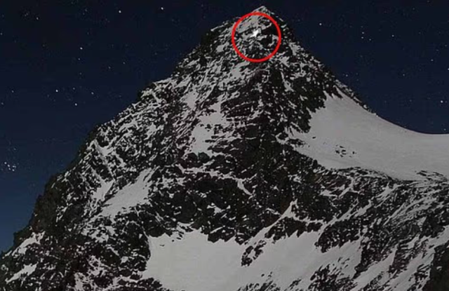 Sevgilisinin dağın zirvesinde tek başına bıraktığı kadın donarak öldü