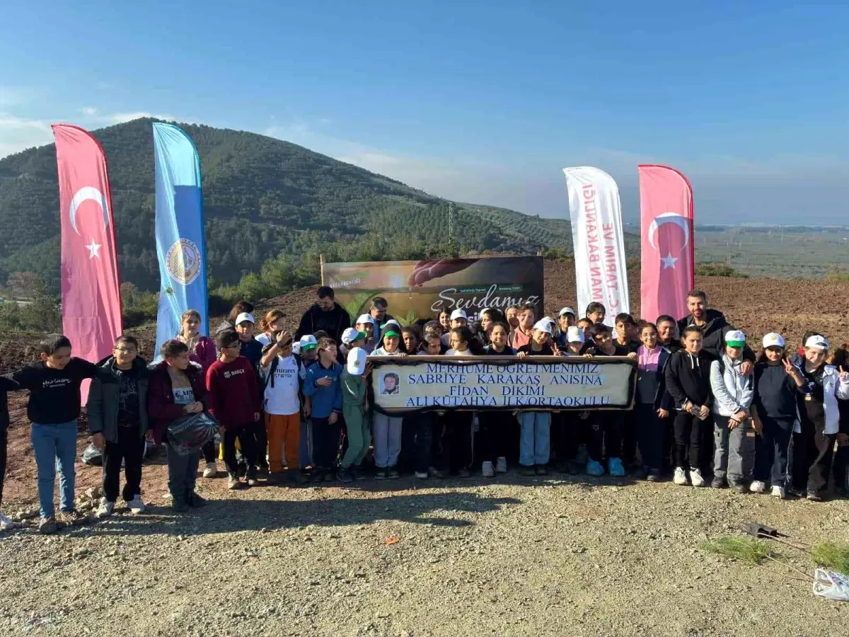 Öğrencilerden Vefa: 120 Fidan Dikti