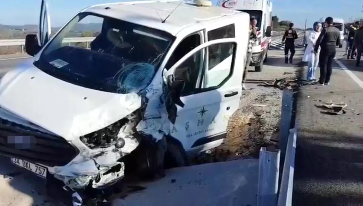 Kandıra\'da Trafik Kazası: İki Sürücü Yaralandı