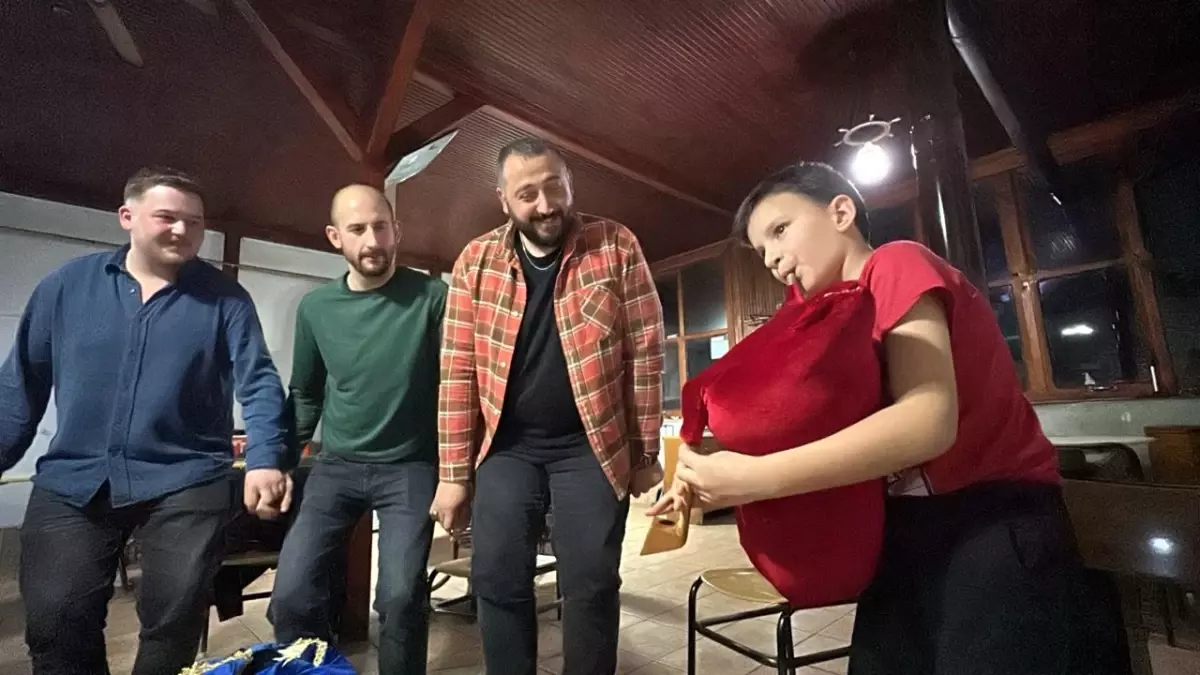 8 Yaşındaki Ahmet Tulumla Hayran Bırakıyor