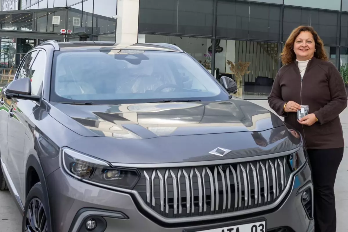 AK Parti\'ye geçeceği iddia edilen CHP\'li başkan, TOGG aldı