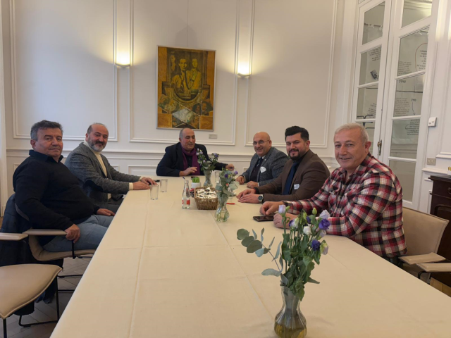 Belçika'da 17 Aydır Süren Hükümet Krizi: Ahidar'a 'Görüşlerinden Vazgeç, Bakanlık Verelim' Baskısı Belçika'da 17 Aydır Süren Hükümet Krizi: Ahidar'a 'Görüşlerinden Vazgeç, Bakanlık Verelim' Baskısı