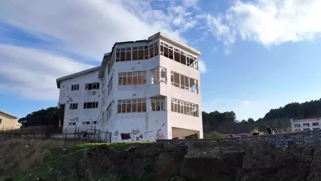 Milyon dolarlık otelin vahim hali! Tinerciler ve hırsızlar mesken tuttu Milyon dolarlık otelin vahim hali! Tinerciler ve hırsızlar mesken tuttu