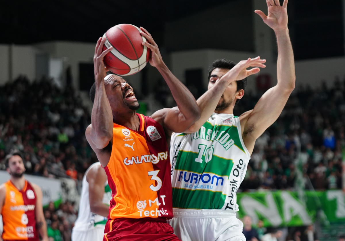 Bursaspor, Galatasaray\'ı Geçti