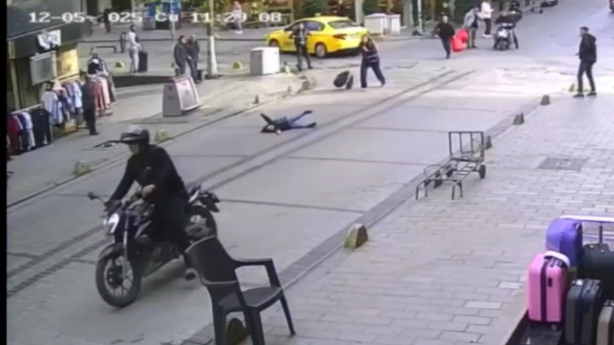 Fatih\'te Motosiklet Kazası: Çocuk Yaralı, Sürücü Kaçtı