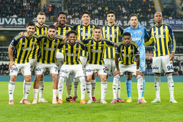 Fenerbahçe üstünlüğünü koruyamadı, zirvedeki puan farkı açıldı Fenerbahçe üstünlüğünü koruyamadı, zirvedeki puan farkı açıldı