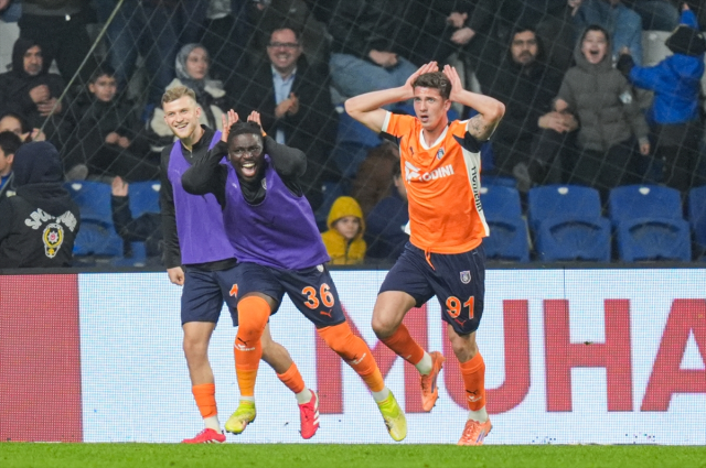 Fenerbahçe üstünlüğünü koruyamadı, zirvedeki puan farkı açıldı Fenerbahçe üstünlüğünü koruyamadı, zirvedeki puan farkı açıldı