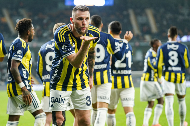 Fenerbahçe üstünlüğünü koruyamadı, zirvedeki puan farkı açıldı Fenerbahçe üstünlüğünü koruyamadı, zirvedeki puan farkı açıldı
