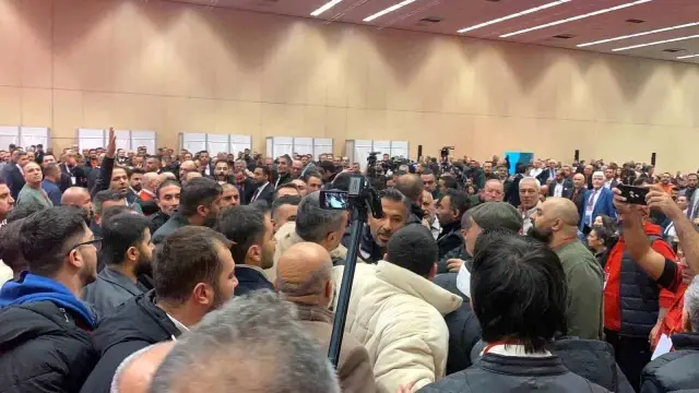 Gençlerbirliği Olağanüstü Genel Kurulu'nda kavga! Adaylıktan çekildi Gençlerbirliği Olağanüstü Genel Kurulu'nda kavga! Adaylıktan çekildi