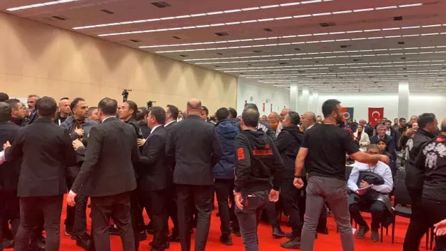 Gençlerbirliği Olağanüstü Genel Kurulu'nda kavga! Adaylıktan çekildi Gençlerbirliği Olağanüstü Genel Kurulu'nda kavga! Adaylıktan çekildi