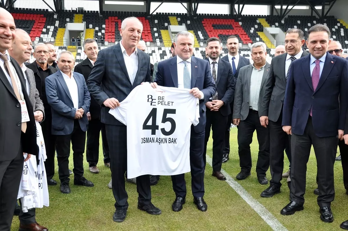 Gençlik ve Spor Bakanı Bak, Manisa\'da Nazım Yavuz İlçe Stadı\'nın açılışını yaptı Açıklaması